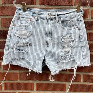 American Eagle 90s Boyfriend High Rise Short 8 Striped